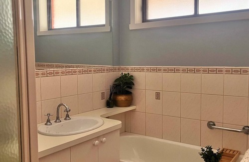 Tocumwal House | Family-Friendly Wings Field - Peaceful Farm Stay in Tocumwal