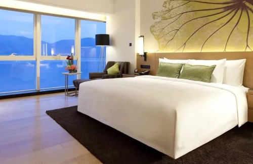 Xisaishan Qu Hotel | Discover Wingtech Hotel: 5-Star Haven with Pool and Dining