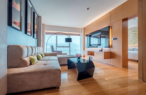 Xisaishan Qu Hotel | Discover Wingtech Hotel: 5-Star Haven with Pool and Dining