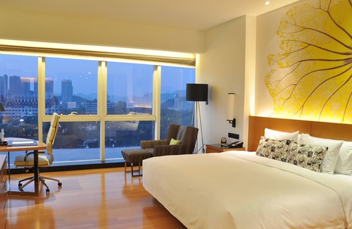 Xisaishan Qu Hotel | Discover Wingtech Hotel: 5-Star Haven with Pool and Dining