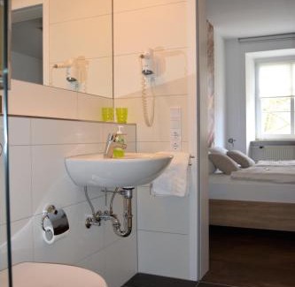 Krov Hotel | Winkelwerkstatt Hotel: Pet-Friendly Stay with Breakfast