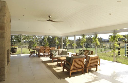 Broke House | Winmark Wines Residence: Ocean View & Pet-Friendly Stay
