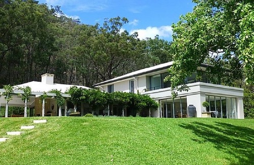 Broke House | Winmark Wines Residence: Ocean View & Pet-Friendly Stay