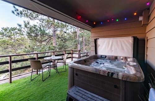 Cascade-Chipita Park House | Relaxing Winnemucca Retreat with Hot Tub in National Forest