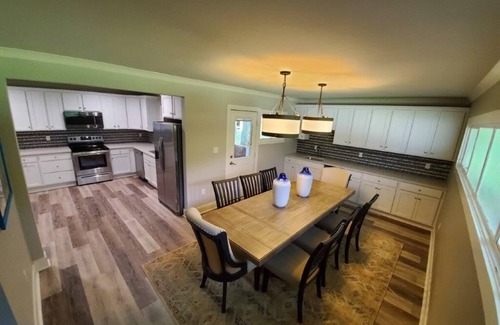 Hot Springs House | Winners Circle Modern 4BR/4BA + Game Room 5-min Walk to Oaklawn Casino