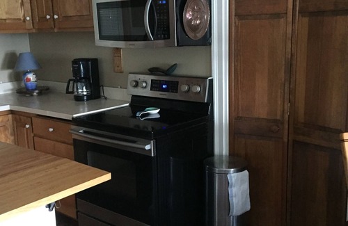 West Alton Cottage | Cozy Waterfront Cottage with Pet-Friendly Amenities