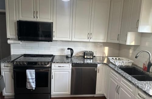 East Kildonan Apartment | Winnipeg 4 bedrooms cozy home
