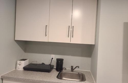East Kildonan House | Family-Friendly Stay at Winnipeg Peace Home with Hot Tub