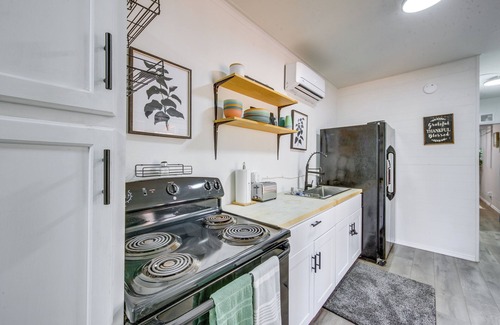 Winnsboro Cottage | Winnsboro Tiny House w/Trails, Yard Games & More!