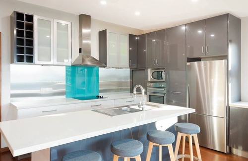 Pambula Beach Cottage | Winnunga Beach House: Pet-Friendly Retreat with Ocean Views