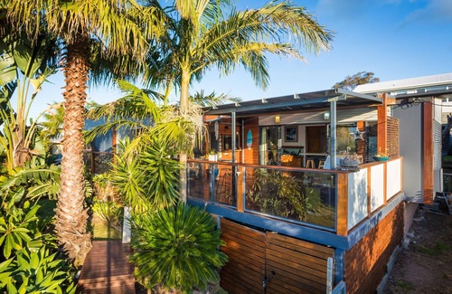 Pambula Beach Cottage | Winnunga Beach House: Pet-Friendly Retreat with Ocean Views