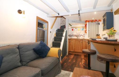 Peak District House | Welcoming Winslade: Pet-Friendly & Family-Approved Stay