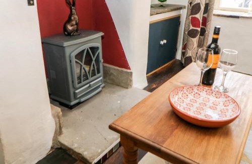 Peak District House | Welcoming Winslade: Pet-Friendly & Family-Approved Stay