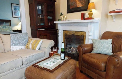 Downtown Little Rock Cottage | Winslow Cottage: Pet-Friendly Retreat with Breakfast Included