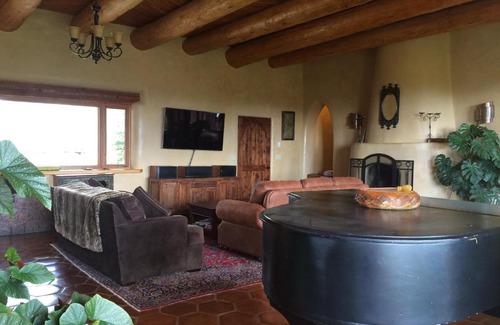 Valdez House | Winsor Castle 41: Family-Friendly Retreat with Hot Tub