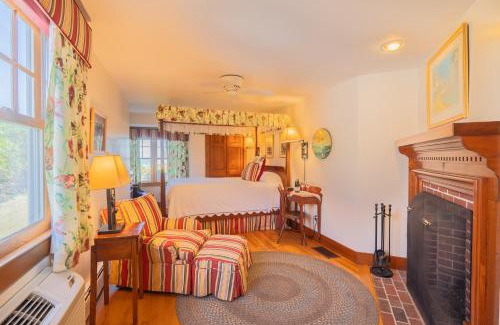 Harwich Port Hotel | Winstead Beach Resort: Oceanfront Getaway with Private Beach
