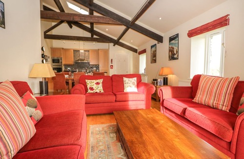 Low Newton Cottage | Discover Comfort at Winster Fields with Kitchen & Breakfast
