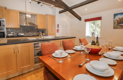 Low Newton Cottage | Discover Comfort at Winster Fields with Kitchen & Breakfast