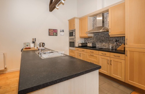 Low Newton Cottage | Discover Comfort at Winster Fields with Kitchen & Breakfast