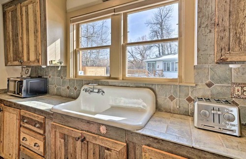Roberts Cabin | Unforgettable Winter Escape at Kodow Kabin with Hot Tub