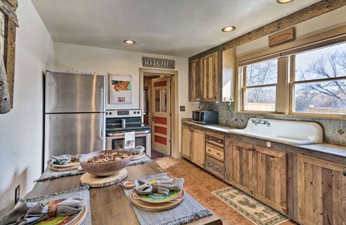Roberts Cabin | Unforgettable Winter Escape at Kodow Kabin with Hot Tub