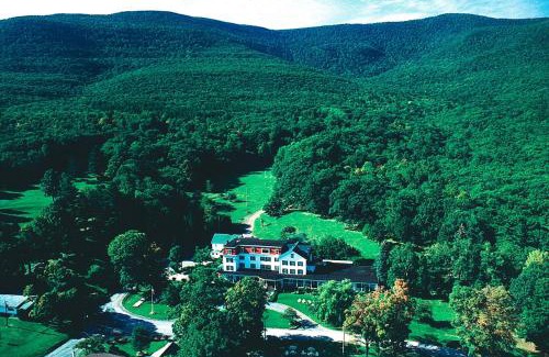 Round Top Resort | Experience the Winter Clove Family Inn's Oceanfront Bliss