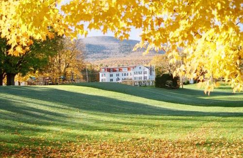 Round Top Resort | Experience the Winter Clove Family Inn's Oceanfront Bliss