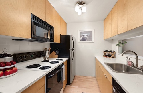 Aspen Condo | Bright Aspen Condo with Fireplace & Free Shuttle Access