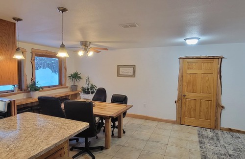 Mason Apartment | Winter Escape: Adventure Awaits with Skiing and Hot Tub!