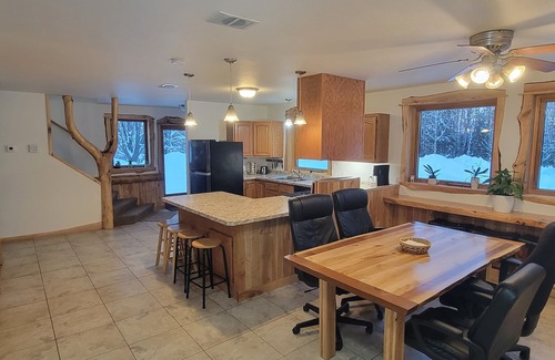 Mason Apartment | Winter Escape: Adventure Awaits with Skiing and Hot Tub!