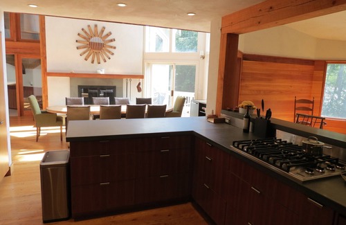 Londonderry House | Cozy Winter Retreat at the Octagon with 3 Fireplaces