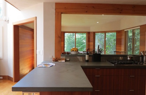 Londonderry House | Cozy Winter Retreat at the Octagon with 3 Fireplaces