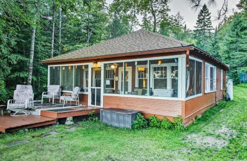 Solon Springs House | Serene Solon Springs Getaway with Private Beach & Kayaks