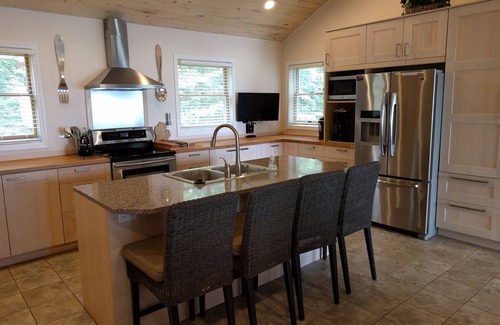 Ellsworth House | Modern Beachfront Retreat with Ocean Views & Pet Friendly