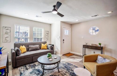 Washington Ave./ Memorial Park House | Experience The Downtown Winter Retreat @ Historic 1st Ward
