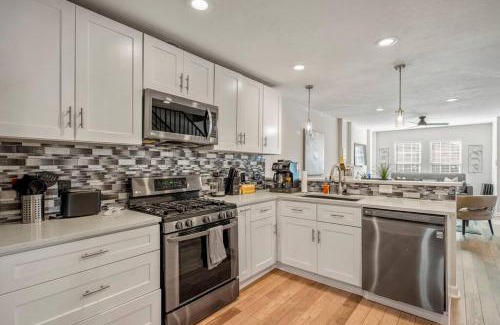 Washington Ave./ Memorial Park House | Experience The Downtown Winter Retreat @ Historic 1st Ward