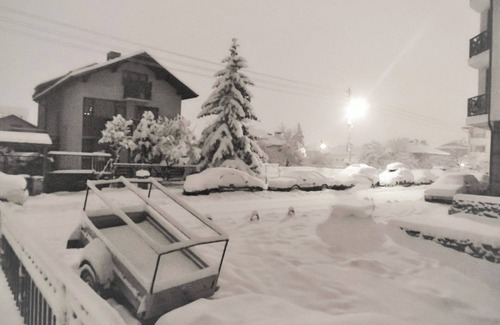 Shiligarnika Ski Chalet | Cozy Winter Ski Chalet for 6 - Perfect for Family Getaways