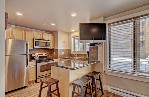 Peak 9 Condo | Cozy Ski-in/out Studio Near Historic Main St - Sleeps 4