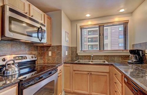 Peak 9 Condo | Cozy Ski-in/out Studio Near Historic Main St - Sleeps 4