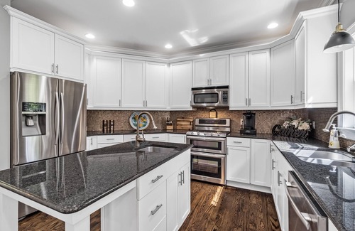 Mooresville House | Experience August Specials: Pet-Friendly Retreat with Views