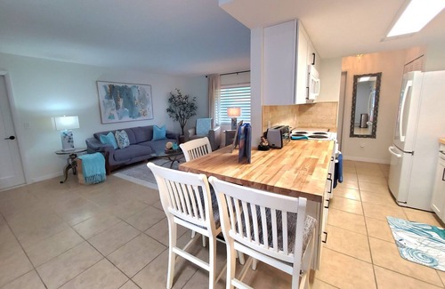 Edgewater House | Discover Summer Bliss at Beach & River Retreat