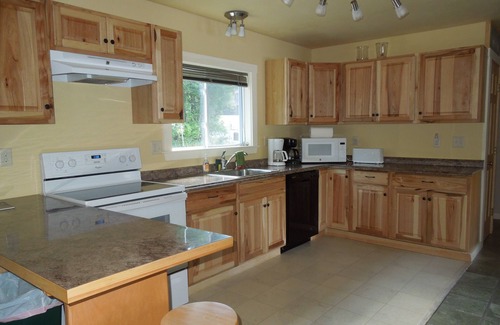 Peru House | Year-Round Retreat at Worthley Pond Cottage with Hot Tub