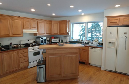 Greensboro House | Winter & Summer Lakeside Retreat: Lake Caspian, 14 Guests Summer, 8 Winter
