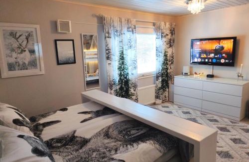 Rovaniemi House | Winter Woods family room
