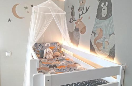 Rovaniemi House | Winter Woods family room