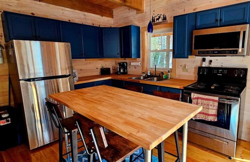 Greenville Cabin | Winter Wren: Lake Access, Snowmobiling & Family-Friendly Fun