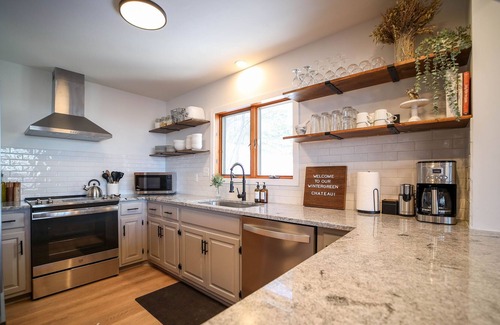 Pedlars Edge House | Charming Wintergreen MTN Chateau: Near Slopes & Hikes