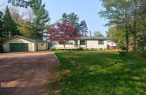 Rhinelander House | Guest Rated 9.6: Wintergreen on Boom Lake with Pool & Breakfast