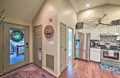 Roseland Cottage | Wintergreen Resort Home: Deck & Steps to Ski Slopes