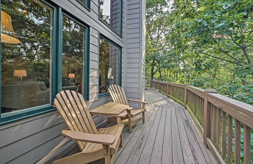 Roseland Cottage | Wintergreen Resort Home: Deck & Steps to Ski Slopes